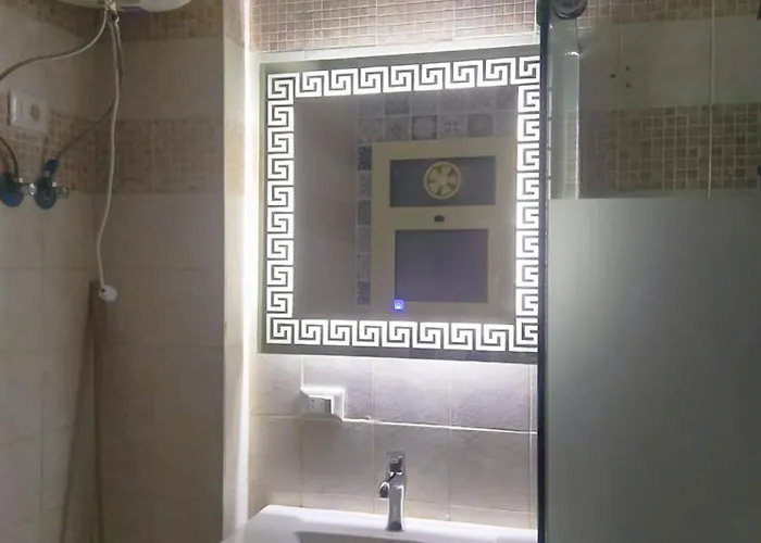 Modern Free Wi-fi Apartment
